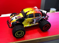 Carisma VW Toureg i Baja Monster Beetle 1:16 od CML